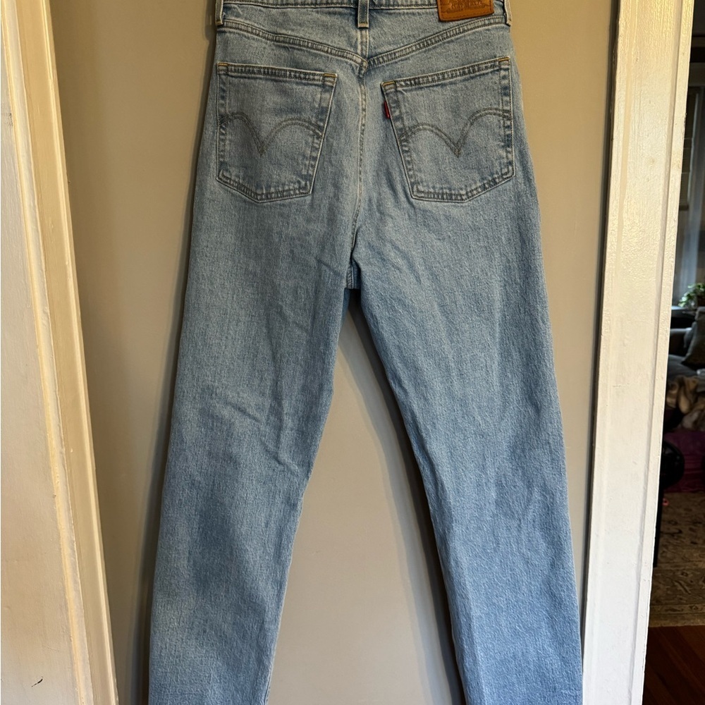 Levi’s Women’s Ribcage Straight Jeans with Button Fly - Picture 6 of 8